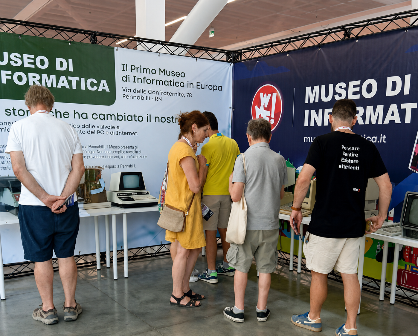 Visitatori allo stand